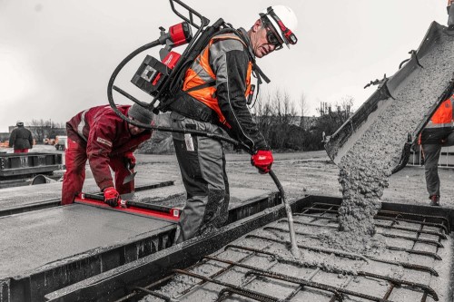 Wibrator plecakowy do betonu Milwaukee MXF CVBP-602 AKU (2x 6.0 Ah) - 4933479591
