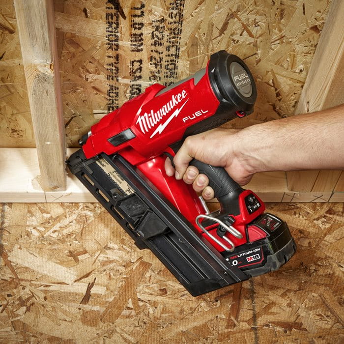 Gwoździarka 34° Milwaukee M18 FFNS-502C AKU 18V (2x 5.0 Ah) - 4933478302
