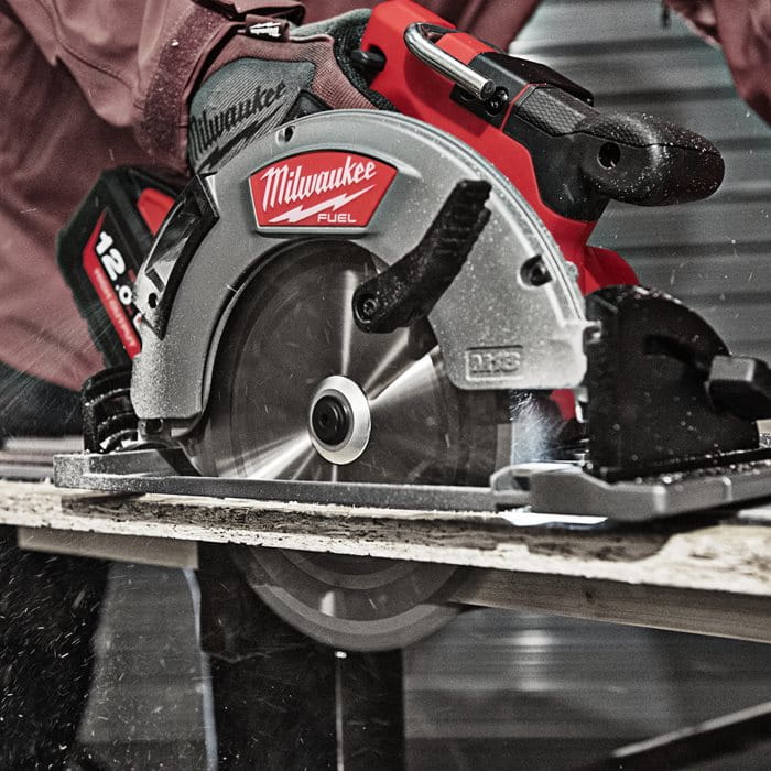 Pilarka tarczowa Milwaukee M18 FCSG66-121C AKU 18V (12.0 Ah) - 4933471195