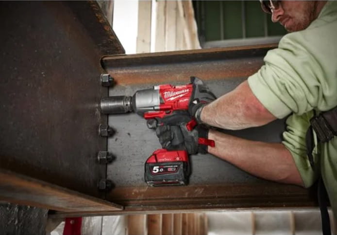 Klucz udarowy 1/2'' 1898Nm Milwaukee M18 ONEFHIWF12-0X AKU 18V (2x 5.0 Ah) - 4933459726