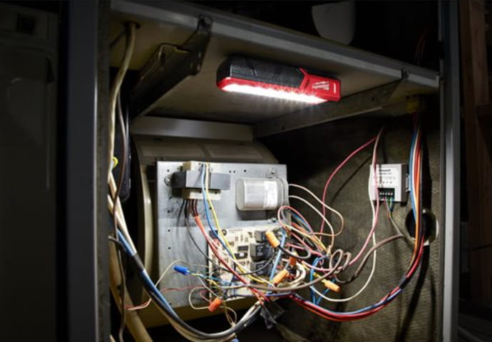 Latarka kieszonkowa USB Milwaukee L4 FL-301 AKU 4V (3.0 Ah) - 4933479763