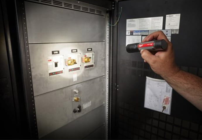 Latarka USB Milwaukee L4 FMLED-201 AKU 4V (2.0 Ah) - 4933478113