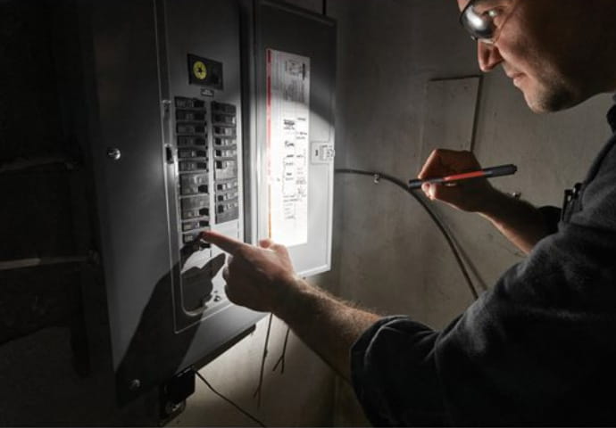 Latarka długopisowa USB Milwaukee IR PL250 AKU - 4933478705