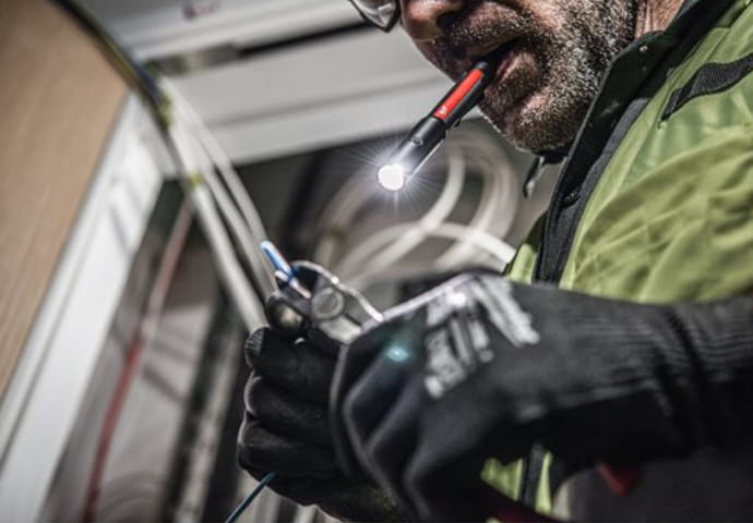 Latarka długopisowa USB Milwaukee IR PL250 AKU - 4933478705