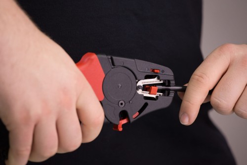 Anw_Z57000106SB_Abisolierzange_automatisch_02.jpg