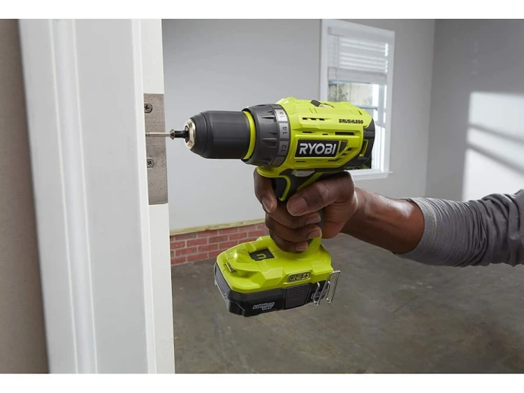 RYOBI-R18DD7-0-na-tle.jpg