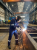 firefly_gemini_flash_mezczyzna_spawa_metal_w_bardzo_duzej_hali_i_nosi_oslone_przed_iskrami_380259.png