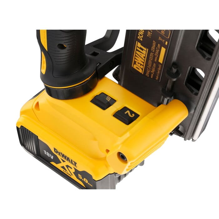 Gwoździarka 50-90mm DeWalt DCN692P2 AKU 18V (2 x 5.0 Ah)