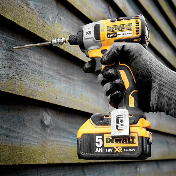 Zakrętarka udarowa 1/4" DeWalt DCF887P2 AKU 18V (2x 5.0 Ah)