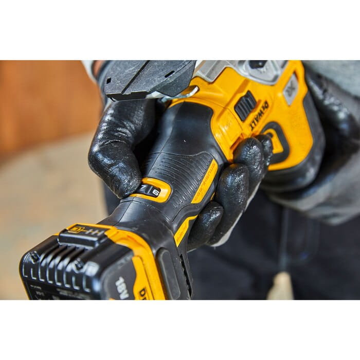 Wyrzynarka DeWalt DCS335P2 AKU 18V (2x5.0 Ah)