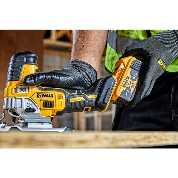 Wyrzynarka DeWalt DCS335P2 AKU 18V (2x5.0 Ah)