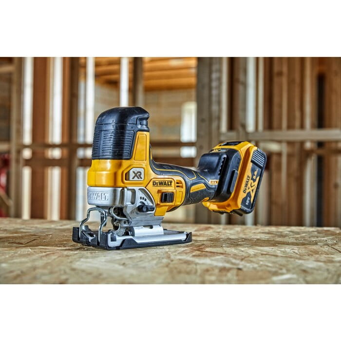 Wyrzynarka DeWalt DCS335P2 AKU 18V (2x5.0 Ah)