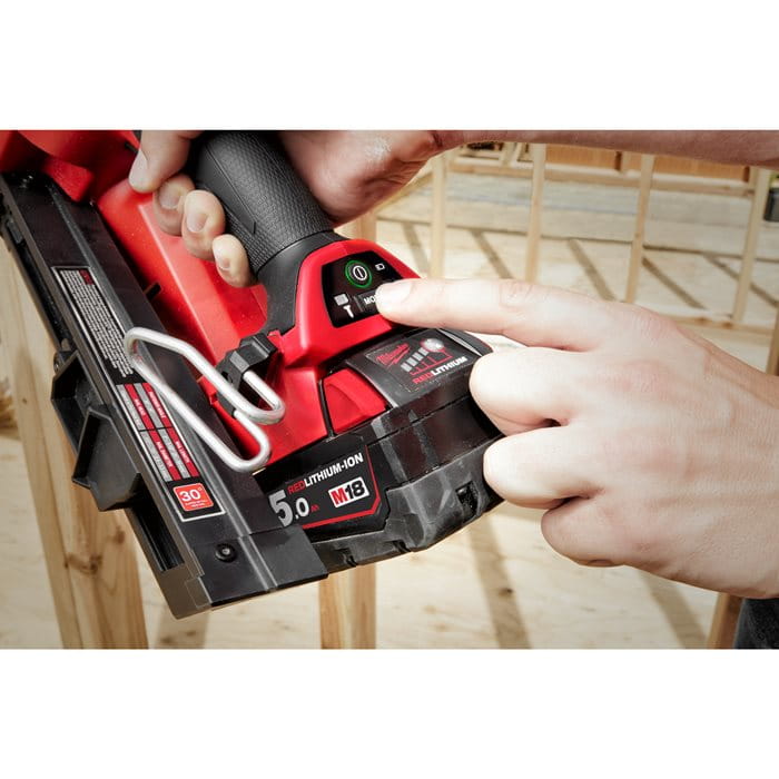 Gwoździarka 50-90mm Milwaukee M18 FFN-502C AKU 18V (2x 5.0 Ah) - 4933471404