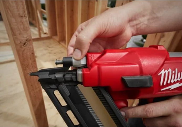 Gwoździarka 50-90mm Milwaukee M18 FFN-0C AKU 18V (bez aku) - 4933471406