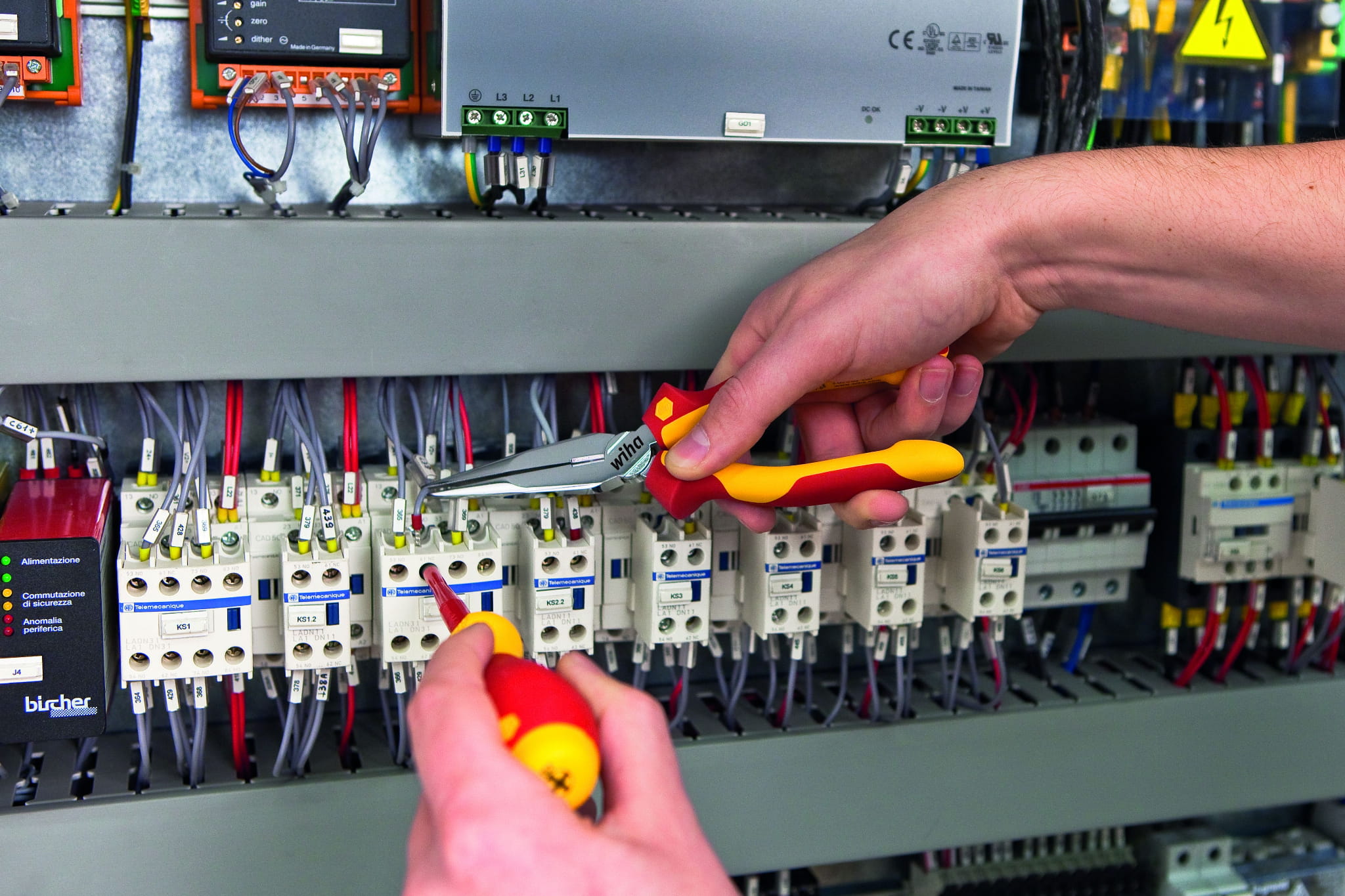 Anw_Flachrundzange_Professional_electric_u_SoftFinish_02.jpg
