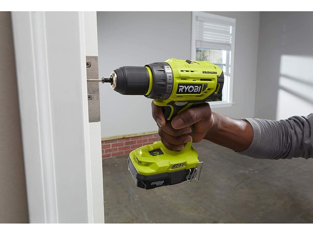 RYOBI-R18DD7-0-na-tle.jpg