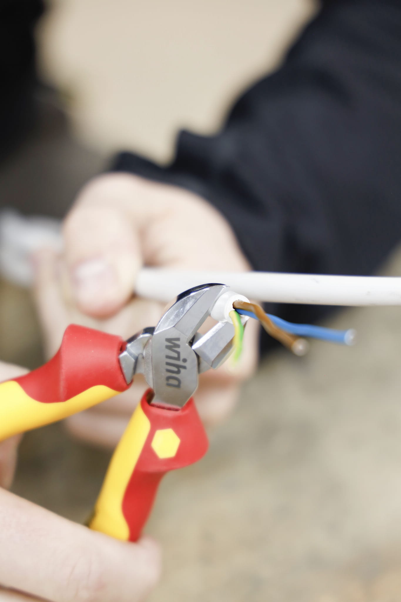 Anw_Z12106_Professional_electric_Seitenschneider_02.jpg