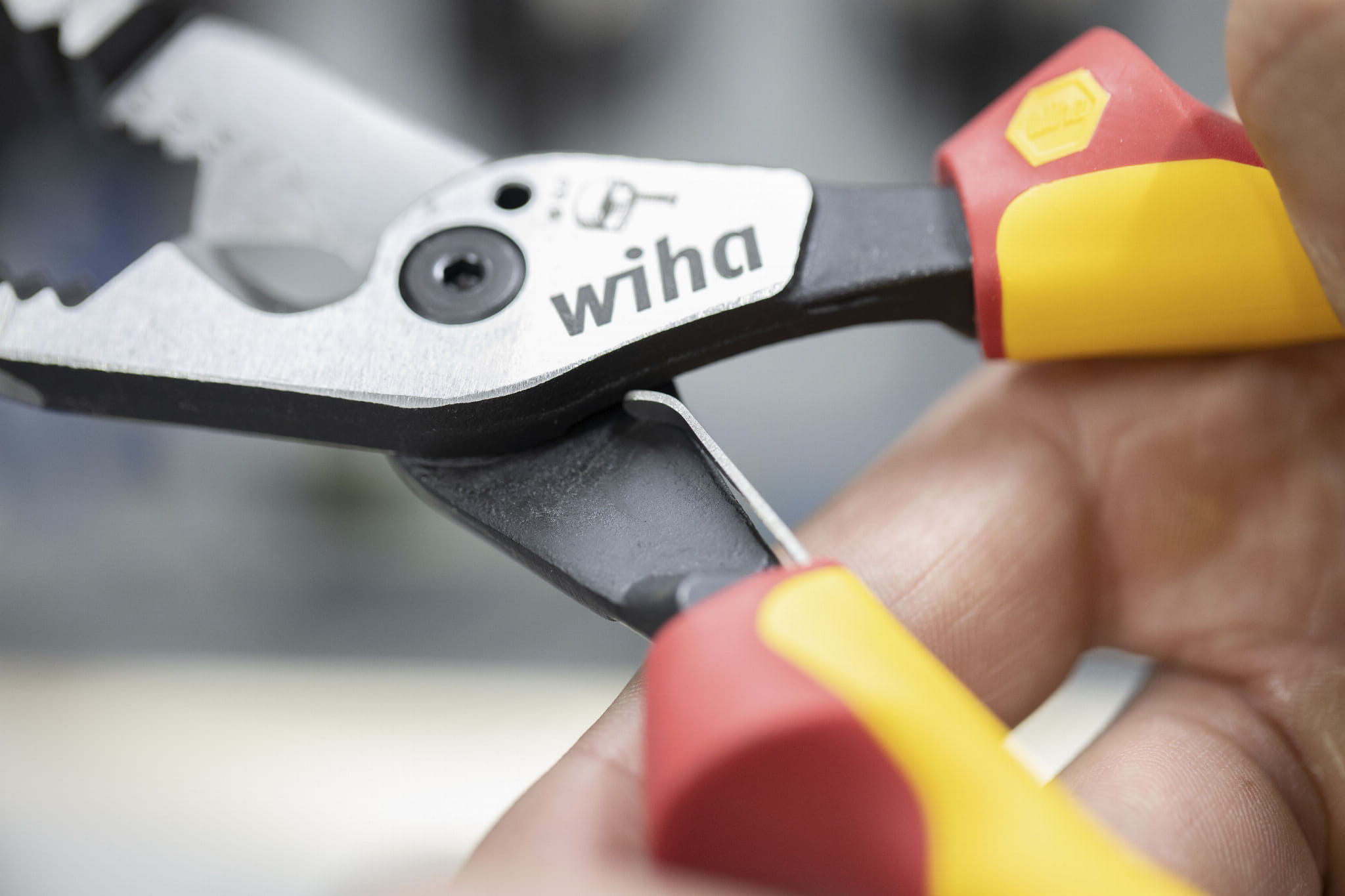 Anw_Z13022509SB_Industrial_electric_Multifunctional-pliers_Opening-spring_02.jpg