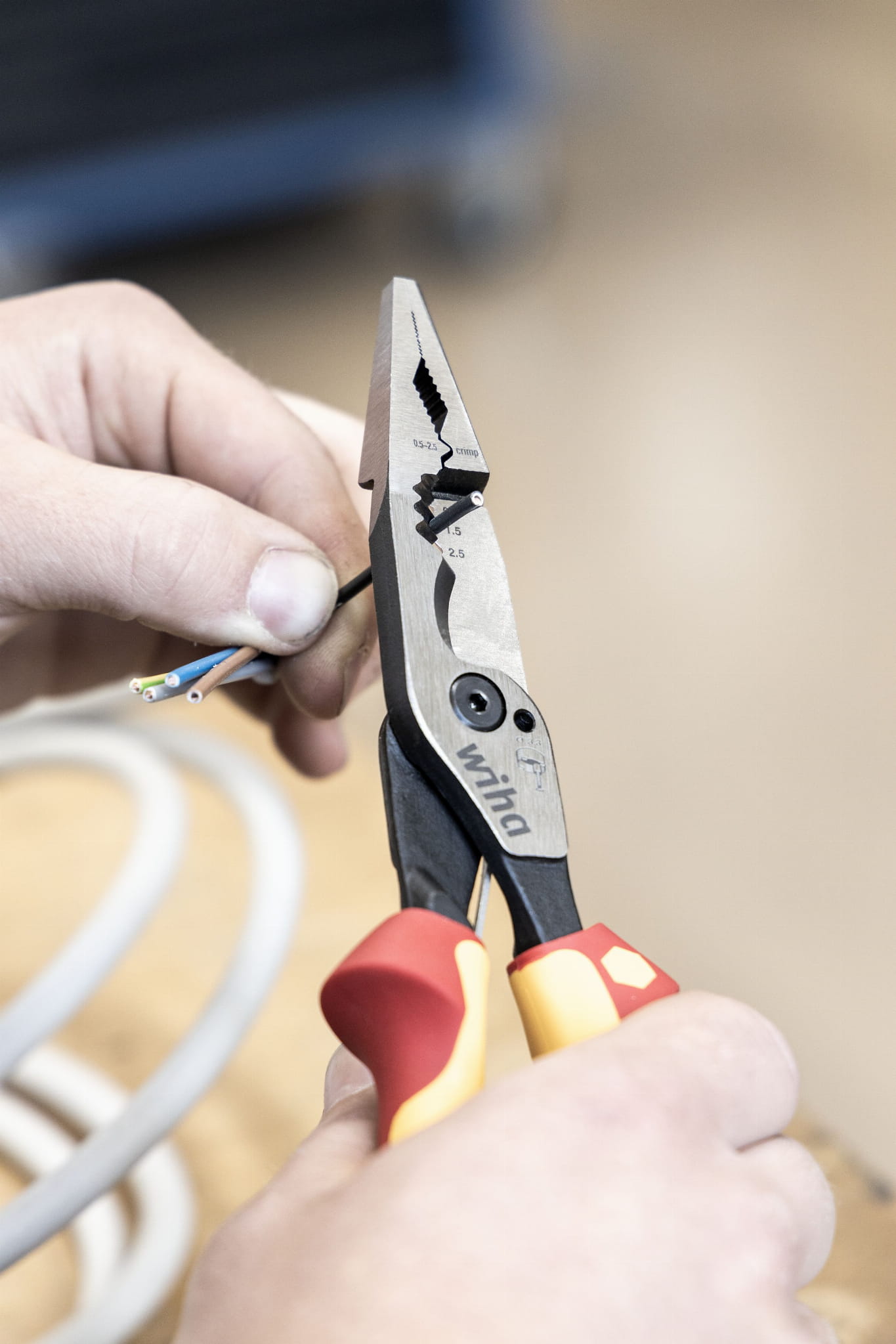 Anw_Z13022509SB_Industrial_electric_Multifunctional-pliers_Stripping_03.jpg