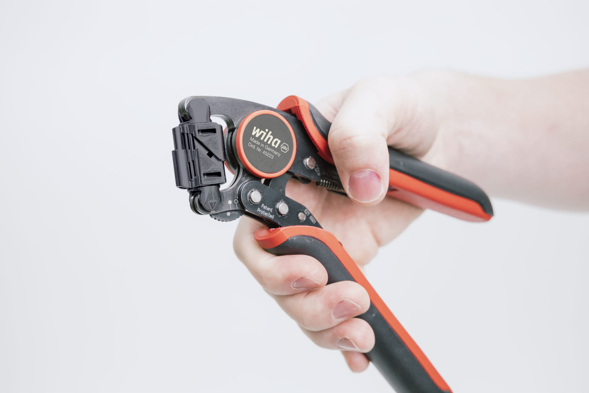 Anw_Z62000906SB_Crimping_Plier_Rotating_02.jpg