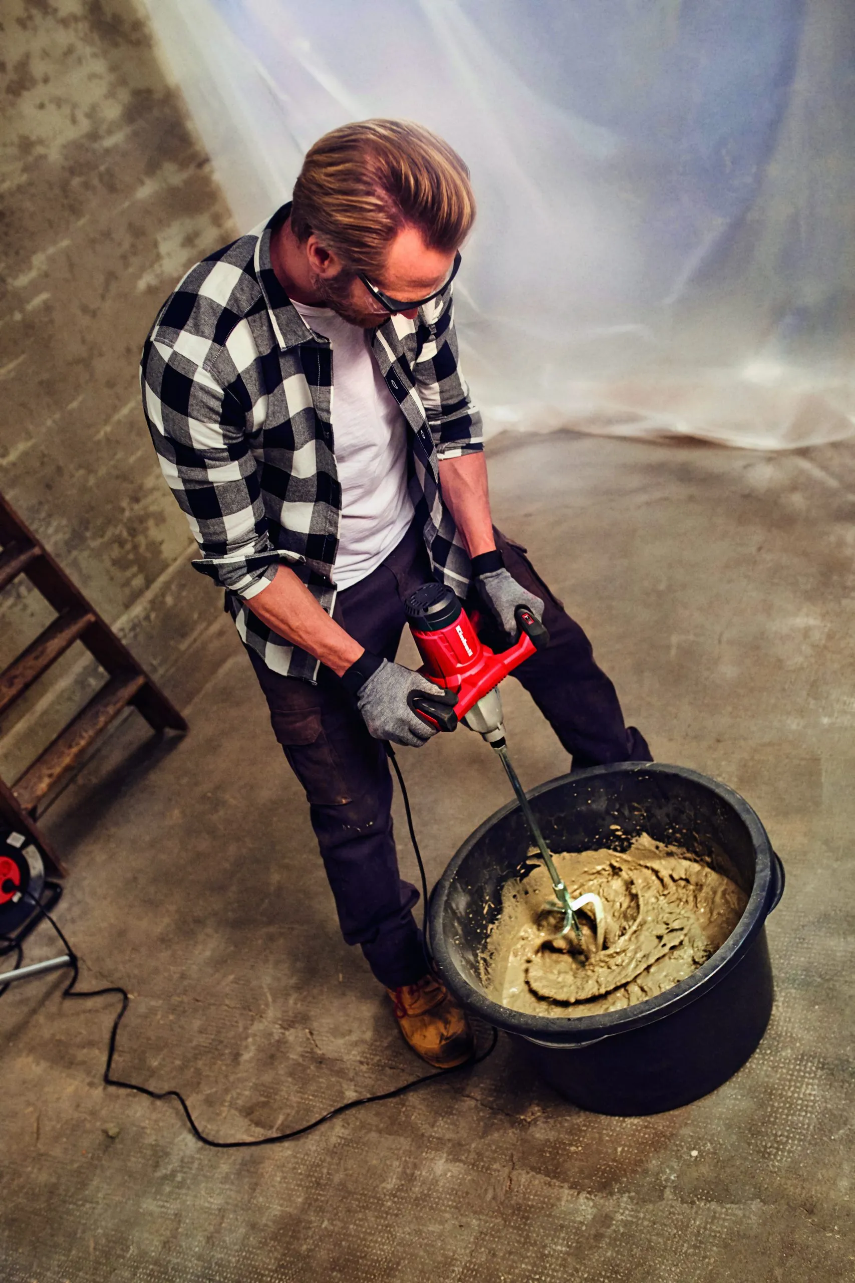 imgi_50_Paint_Mortar_Mixer_4258555_TE_MX_1600_Lifestage1_small-scaled-1.webp