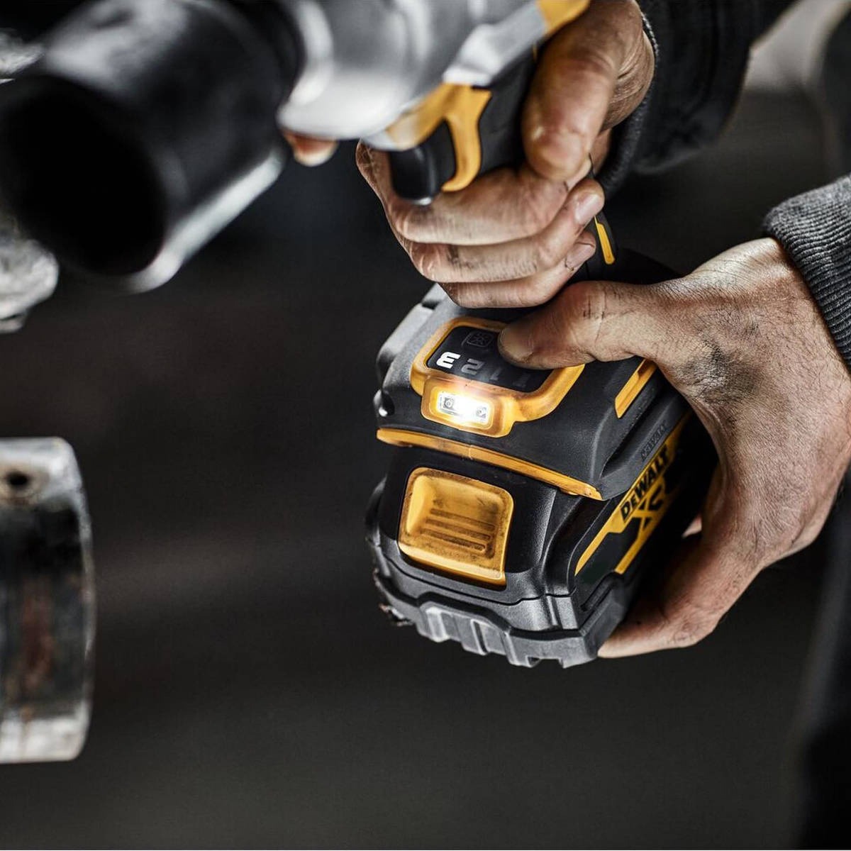 imgi_87_pol_pl_Klucz-udarowy-Dewalt-DCF961H2T-28618_2.jpg