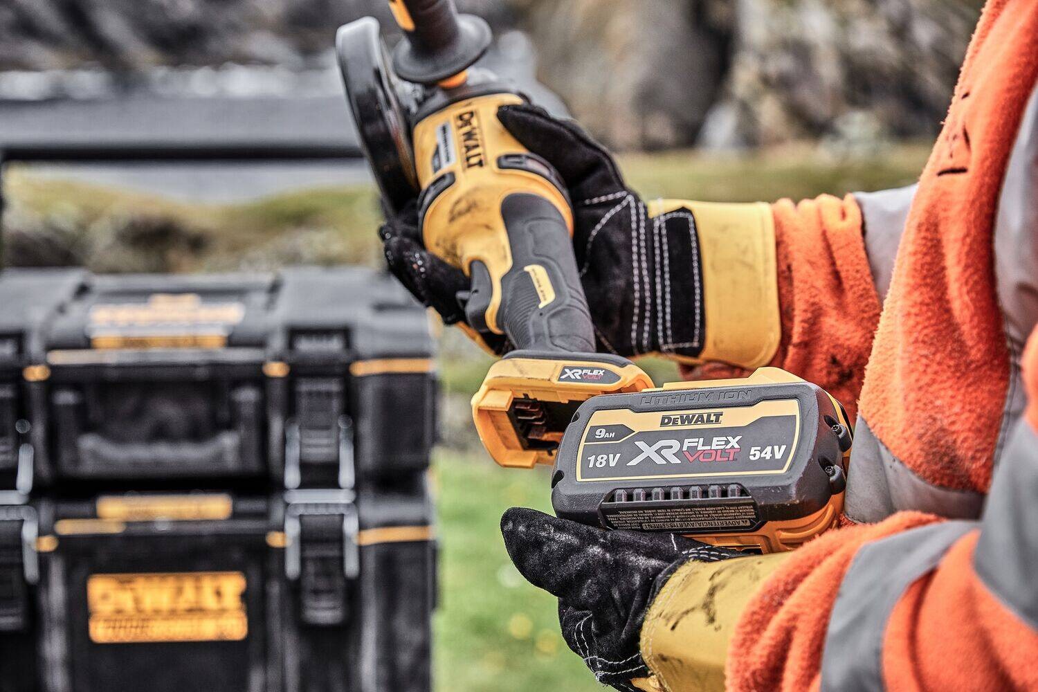 imgi_210_pol_pl_Szlifierka-katowa-Dewalt-DCG418T2-17070_3.jpg